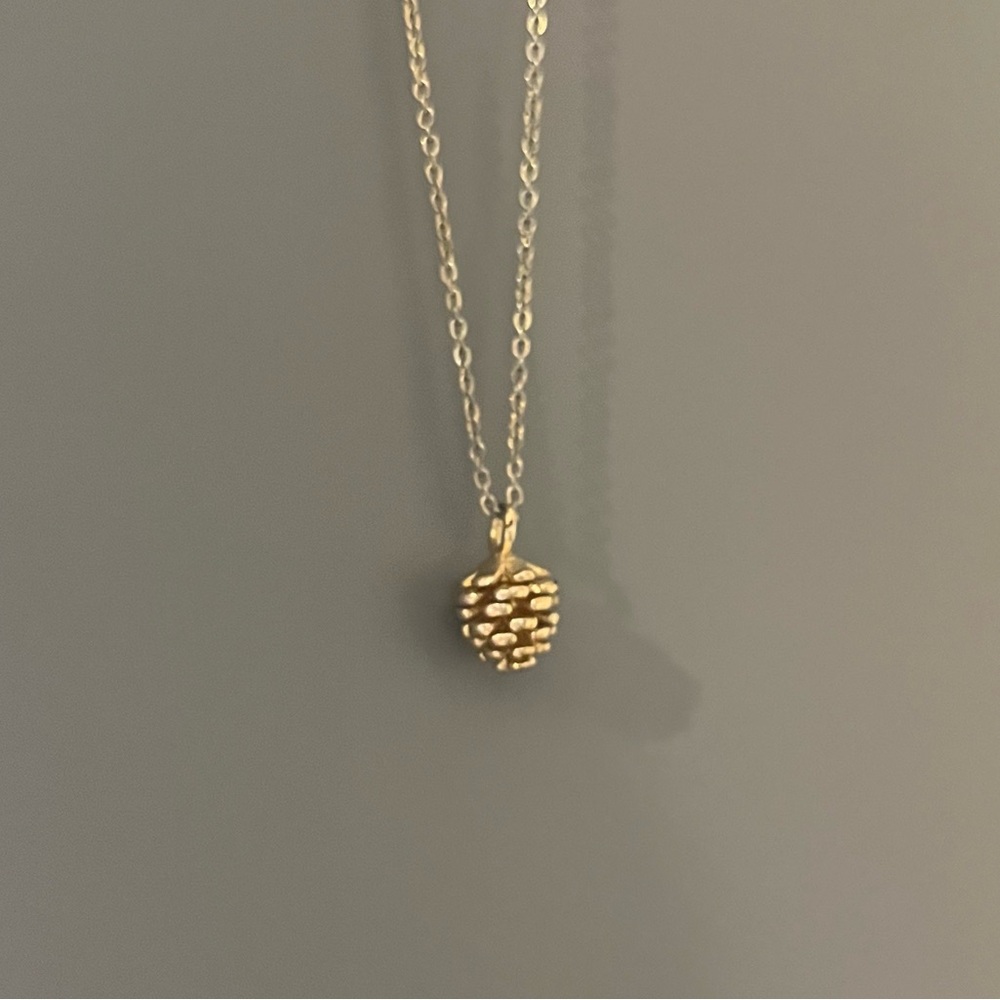 Old Navy gold-toned pinecone necklace